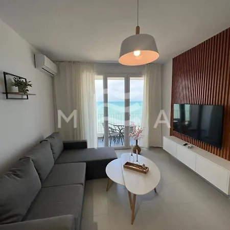 Essential 516 * Durrës