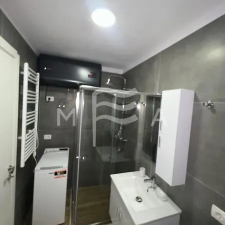 Essential 516 Durrës